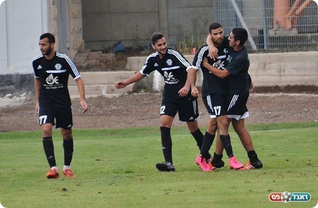 אסי גלבוע חוגגים לאחר השער (אבי רביבו, בסט בול)